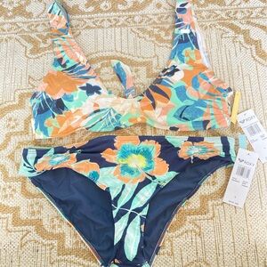 Roxy bikini set in Large